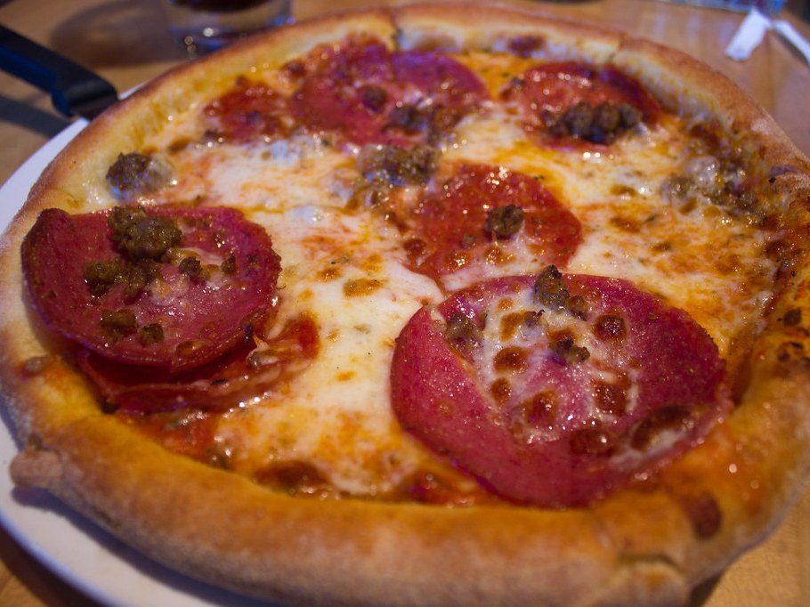 Steinofenpizza-Abend mit grünem Salat