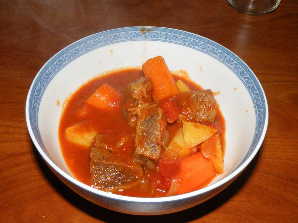 Omas Gulasch — einmal kochen, zweimal essen