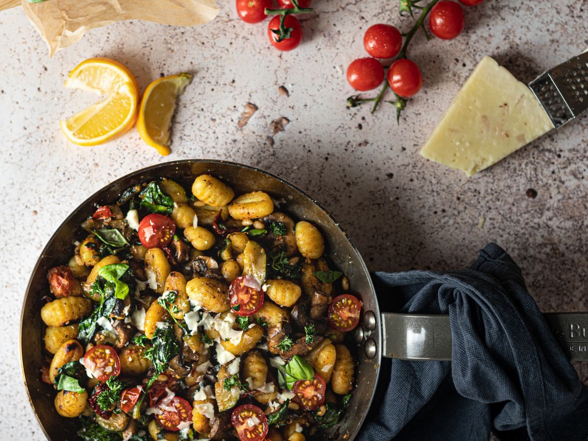Gnocchi-Pfanne mit Kirschtomaten & Rucola