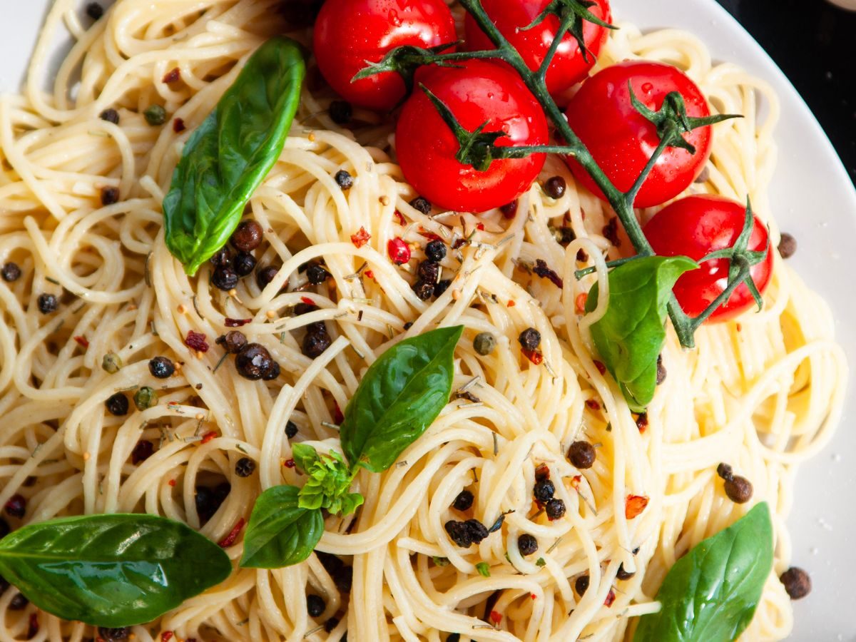 One-Pot-Tomaten-Pasta mit Basilikum