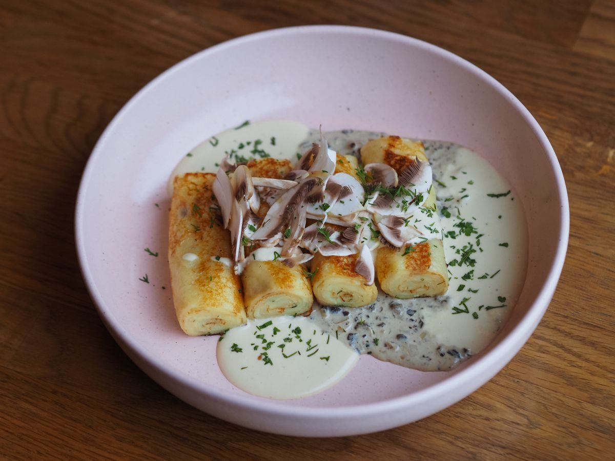 Herzhafte Pfannkuchen mit Pilzrahm
